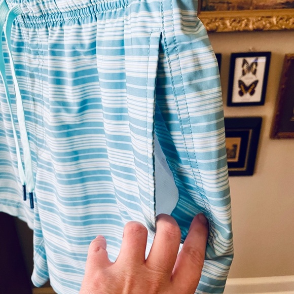 Southern Tide premium swim trunks pockets 6” inseam above knee SZ L blue stripe - Picture 6 of 12